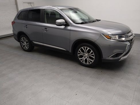 Used 2016 Mitsubishi Outlander SE image 11