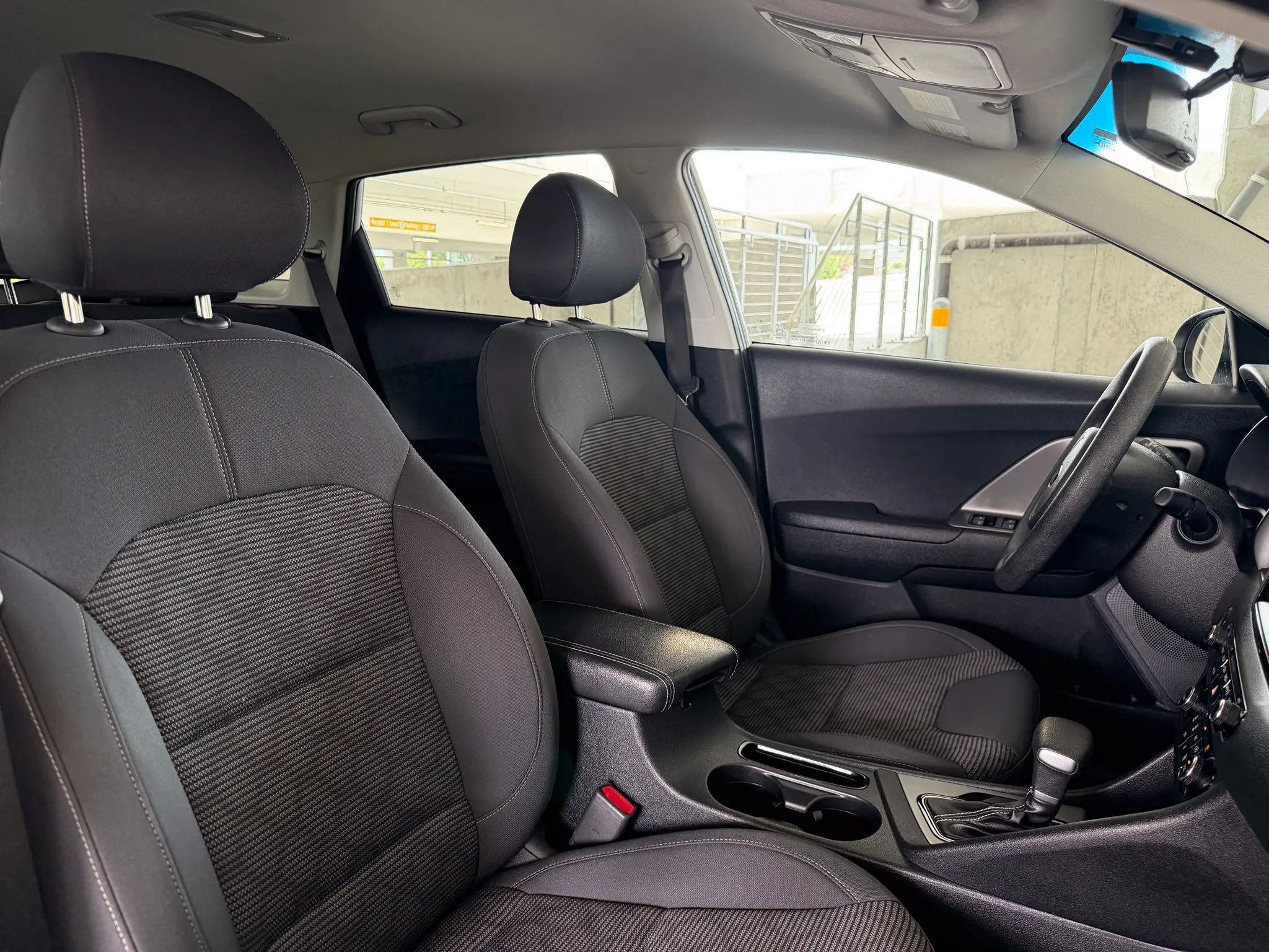 Used 2018 Kia Niro LX FWD image 24
