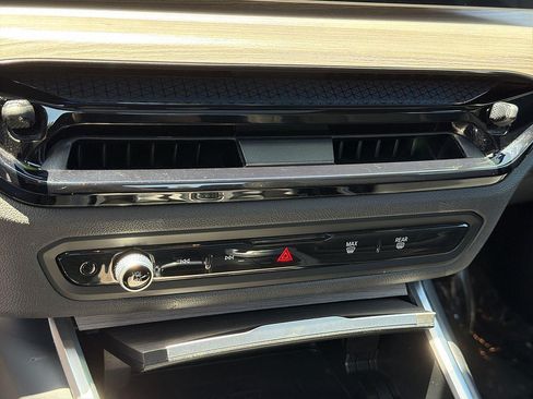 Used 2025 BMW 330i Sedan RWD image 40