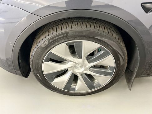 Used 2021 Tesla Model Y Long Range AWD/4WD image 11
