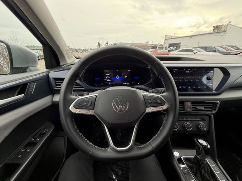 Used 2022 Volkswagen Taos SE image 12