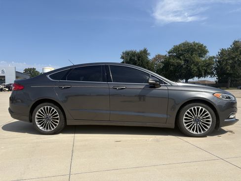 Used 2018 Ford Fusion Titanium AWD/4WD image 2