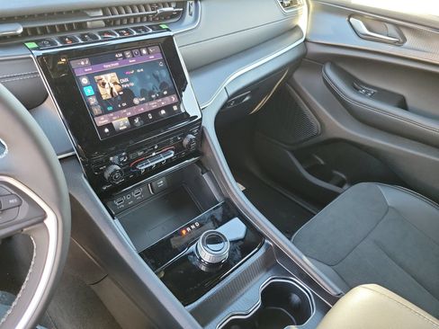 New 2025 Jeep Grand Cherokee Altitude AWD/4WD image 12