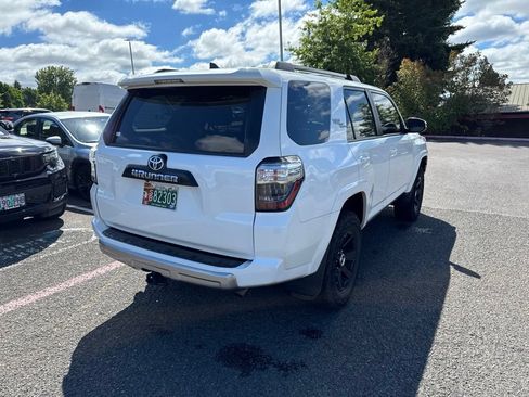 Used 2020 Toyota 4Runner TRD Off-Road Premium w/ Moonroof Package AWD/4WD image 9