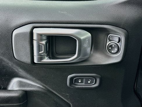 Used 2023 Jeep Wrangler Unlimited AWD/4WD image 15