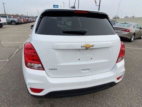 Used 2021 Chevrolet Trax LS w/ Tint and Cruise Package FWD image 11