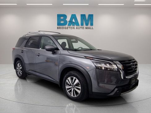 Used 2022 Nissan Pathfinder SL image 1