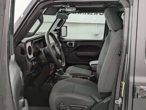 Used 2024 Jeep Wrangler Unlimited image 3