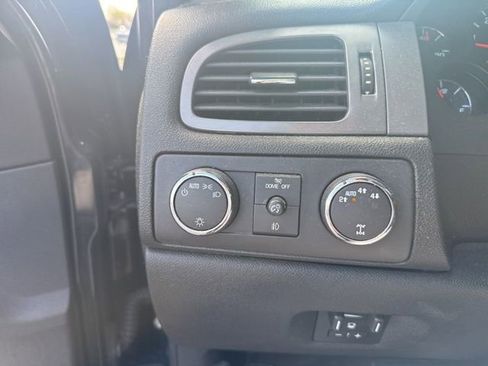 Used 2011 Chevrolet Avalanche LT image 17