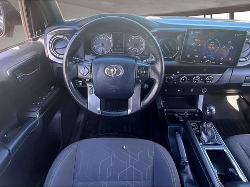 Used 2017 Toyota Tacoma TRD Off-Road image 9