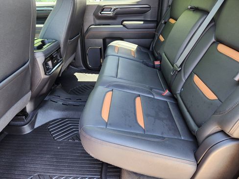 Used 2023 GMC Sierra 1500 AT4 w/ AT4 Preferred Package AWD/4WD image 14