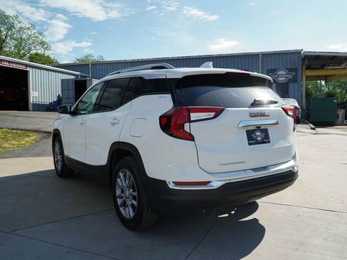 Used 2024 GMC Terrain SLT image 4