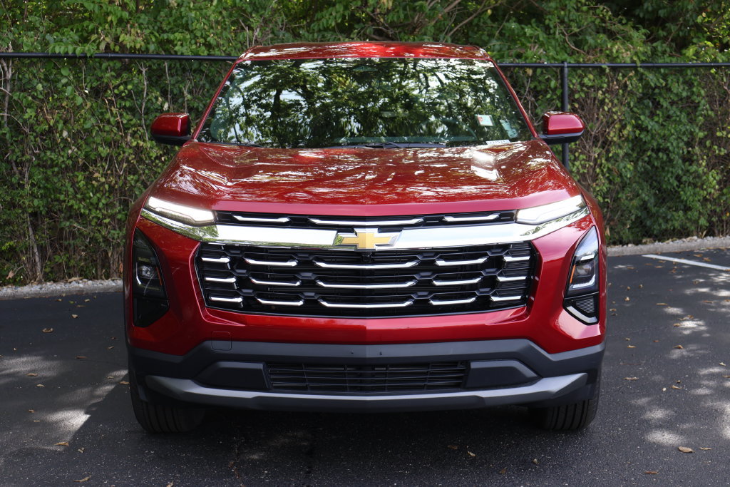 Used 2025 Chevrolet Equinox LT AWD/4WD image 2