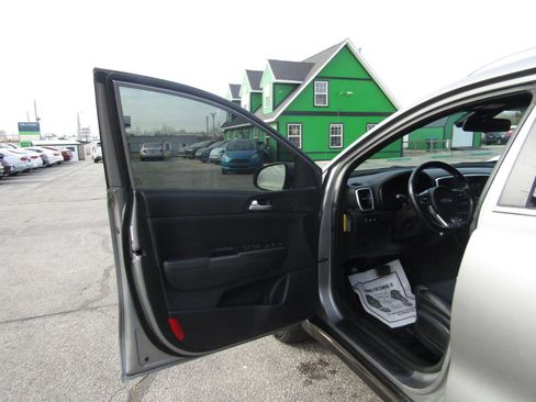 Used 2020 Kia Sportage S image 15