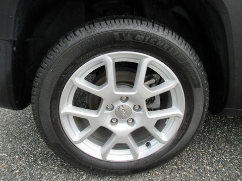 Used 2020 Jeep Renegade Latitude FWD image 8