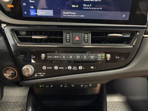 Used 2024 Lexus ES 300h w/ Technology Package FWD image 27