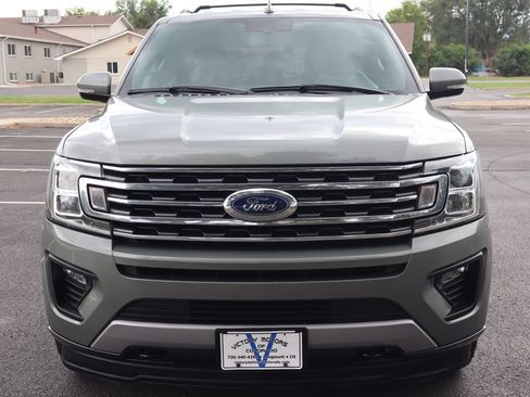 Used 2019 Ford Expedition XLT w/ Equipment Group 202A AWD/4WD image 12