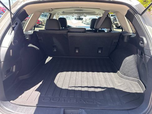 Used 2017 Subaru Outback 3.6R Limited AWD/4WD image 13