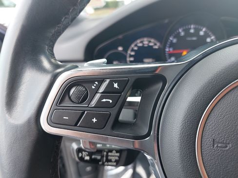 Used 2020 Porsche Cayenne AWD/4WD image 16