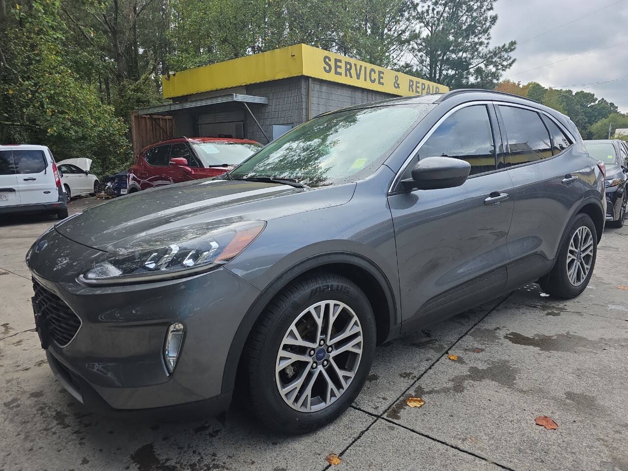 Used 2022 Ford Escape SEL w/ Technology Package FWD image 2