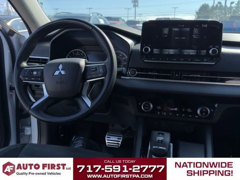 Used 2023 Mitsubishi Outlander SE image 17