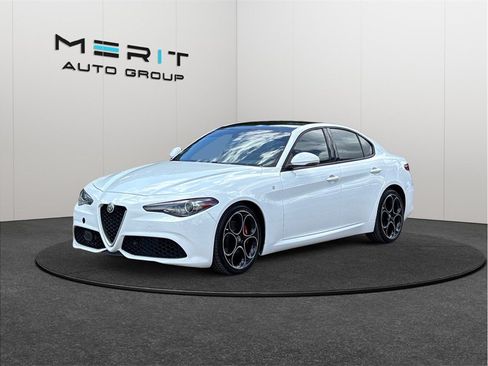 Used 2022 Alfa Romeo Giulia Ti w/ Active Assist Plus Package RWD image 4