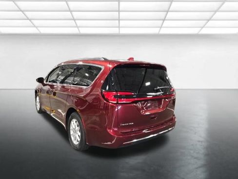Used 2022 Chrysler Pacifica Touring-L FWD image 6