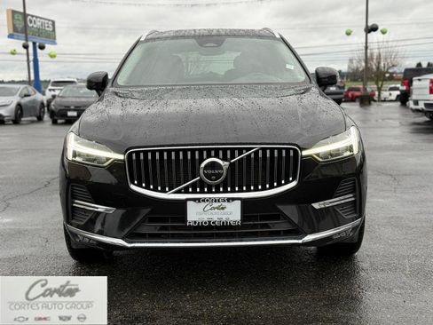 Used 2023 Volvo XC60 B5 Plus image 2