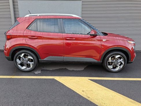 Used 2025 Hyundai Venue Limited FWD image 7
