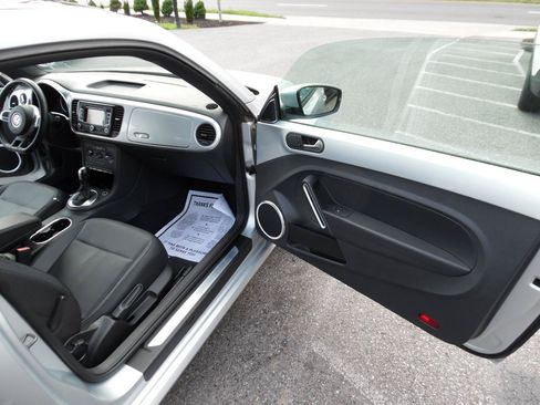 Used 2012 Volkswagen Beetle 2.5 FWD image 20