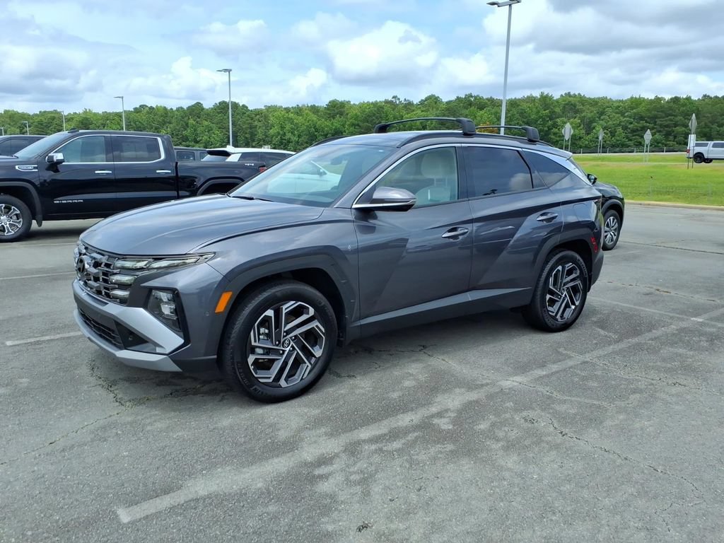 Used 2025 Hyundai Tucson Limited AWD/4WD image 3