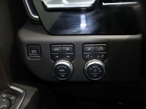 Used 2022 GMC Sierra 1500 SLT w/ SLT Premium Plus Package AWD/4WD image 28