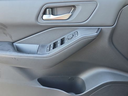 Used 2024 Nissan Rogue SV FWD image 25
