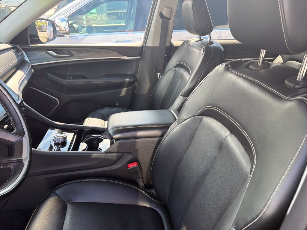 Used 2021 Jeep Grand Cherokee L Limited AWD/4WD image 6