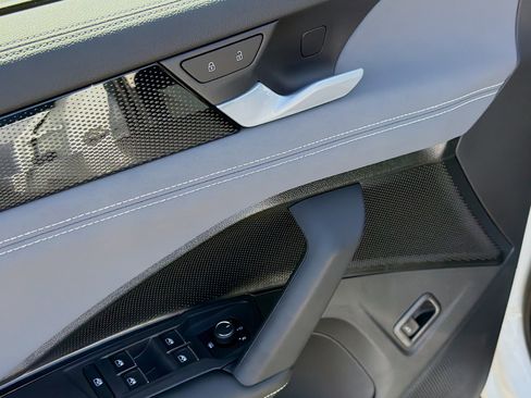 New 2026 Volkswagen Tiguan SE FWD image 22