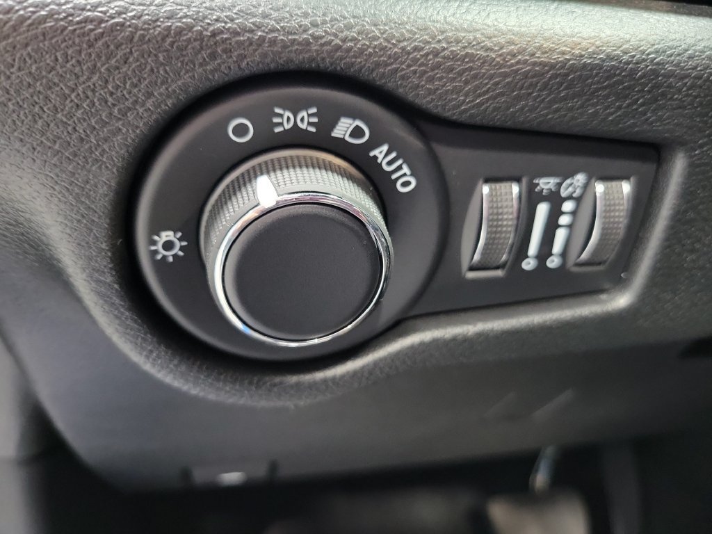 New 2027 Chrysler Pacifica Select AWD/4WD image 25