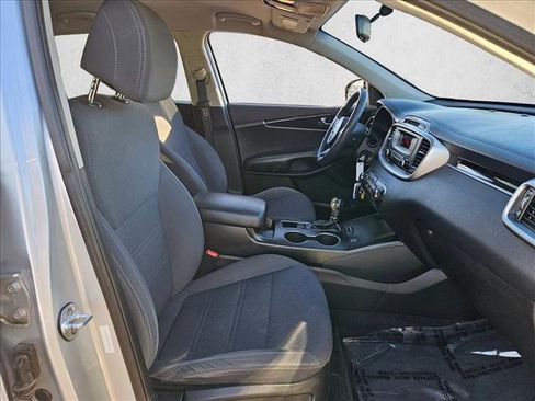 Used 2017 Kia Sorento L FWD image 23