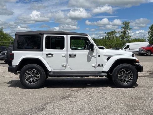 New 2025 Jeep Wrangler Sahara image 7