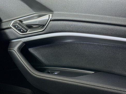 Used 2024 Audi Q8 e-tron Premium Plus w/ Premium Plus Package image 17