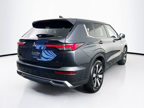 Used 2025 Mitsubishi Outlander SE image 9