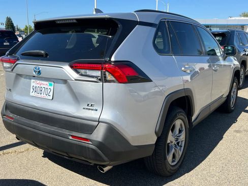 Used 2022 Toyota RAV4 LE AWD/4WD image 4