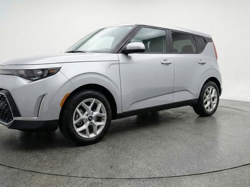 Used 2025 Kia Soul LX w/ LX Technology Package image 3