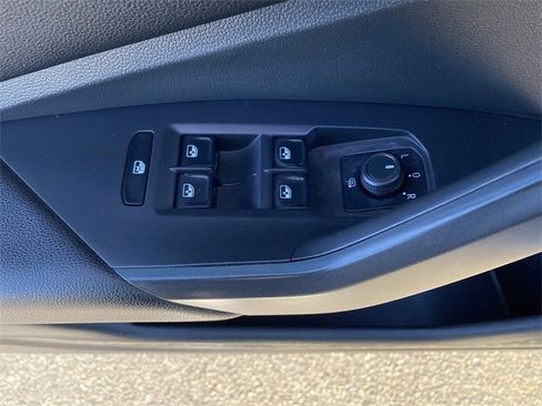 Used 2019 Volkswagen Jetta SEL Premium image 14