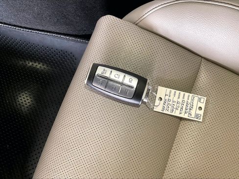 Used 2022 Genesis G70 2.0T image 14
