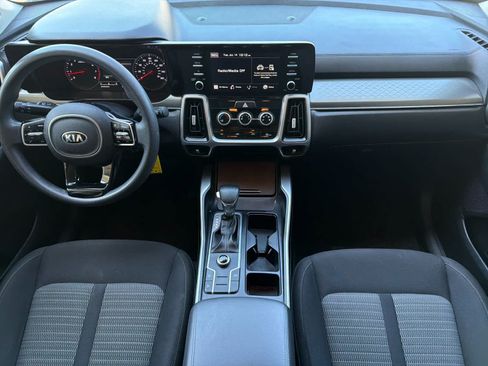 Used 2021 Kia Sorento LX FWD image 3