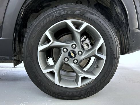 Used 2025 Chevrolet Trax LT FWD image 22