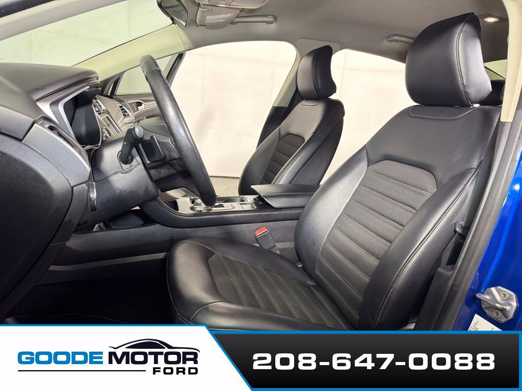 Used 2017 Ford Fusion SE w/ Equipment Group 201A FWD image 10