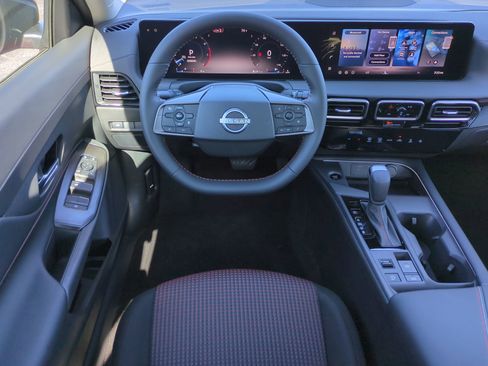 New 2026 Nissan Sentra SR w/ Floor Mat Package FWD image 15