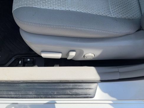 Used 2014 Toyota Camry LE FWD image 17