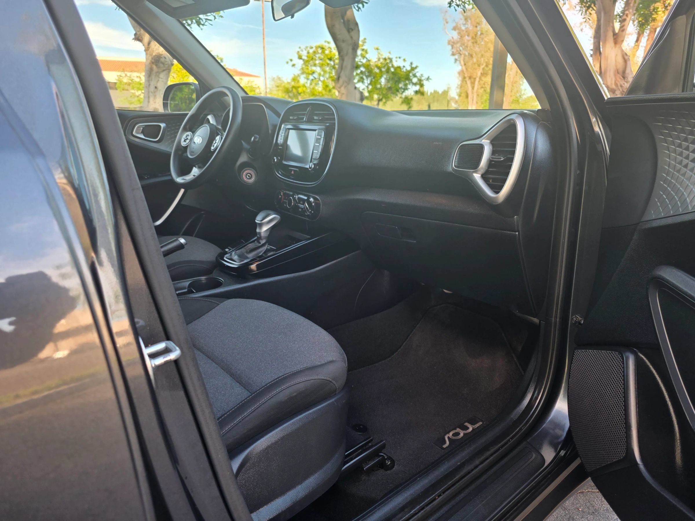 Used 2020 Kia Soul S FWD image 17